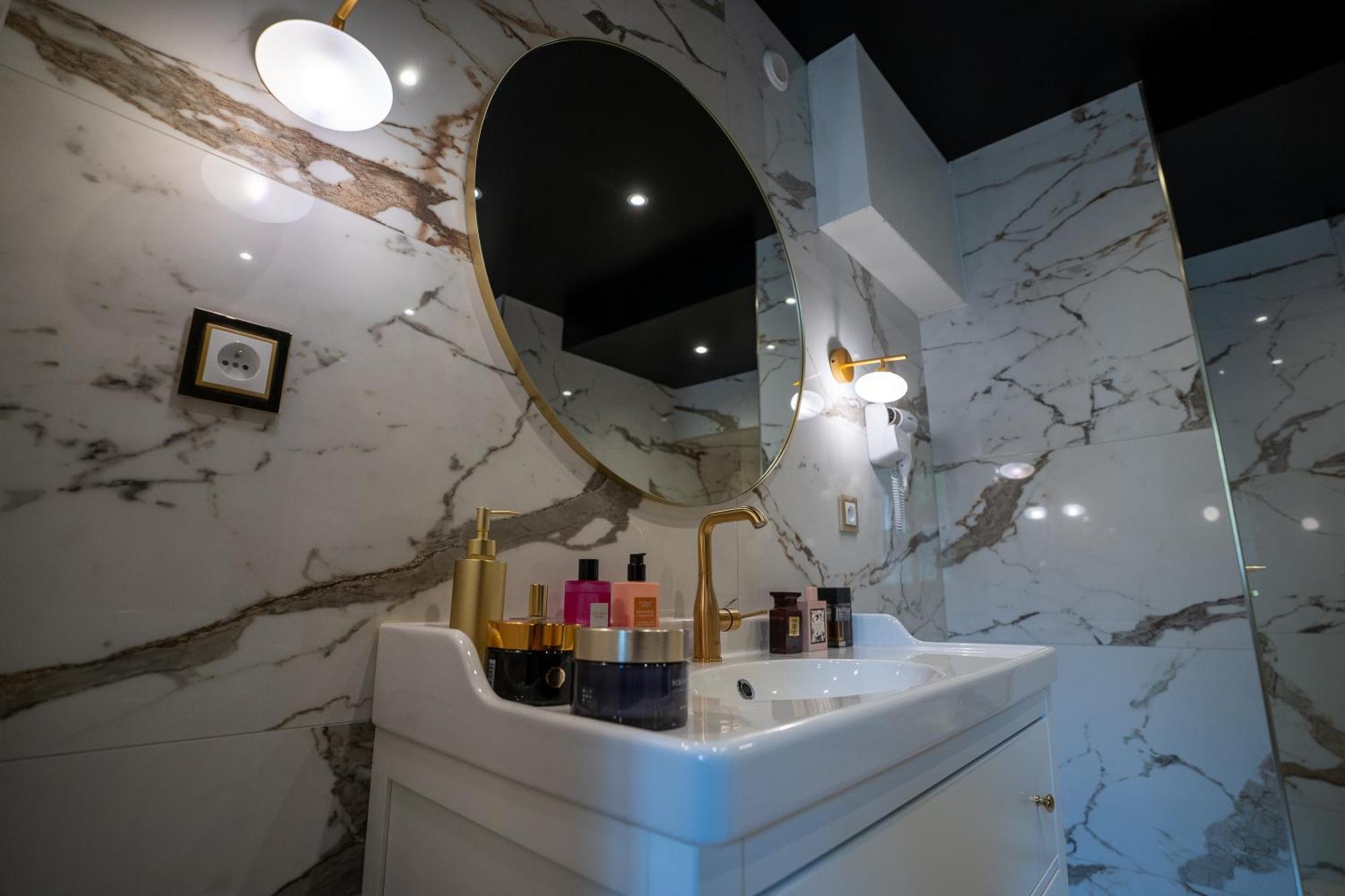 Appartement D'Exception Avec Jacuzzi Villefranche-sur-Saone Ngoại thất bức ảnh